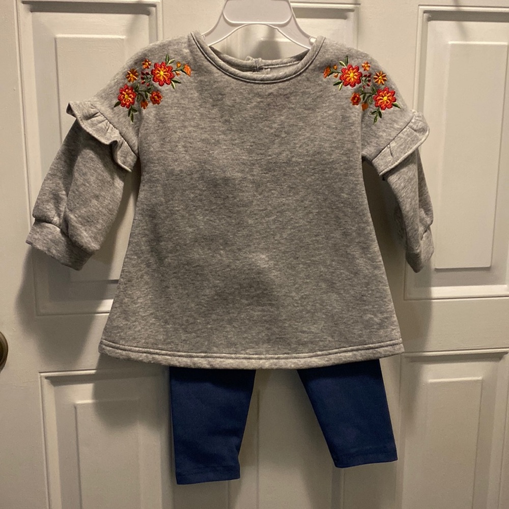 NWT! Fleece top with sweet ruffled sleeves and leggings